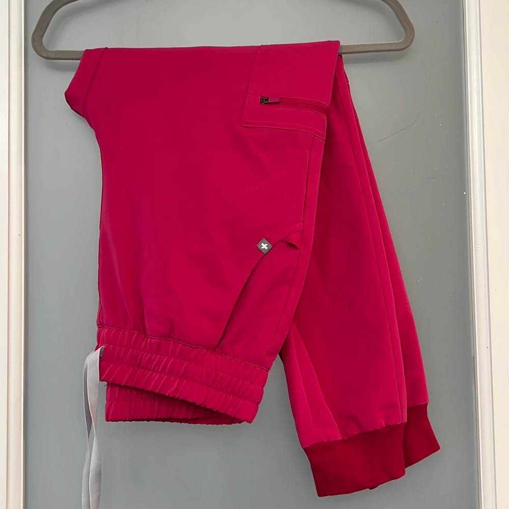 COPY - Figs Shocking Pink high waisted Zamora scrub jogger